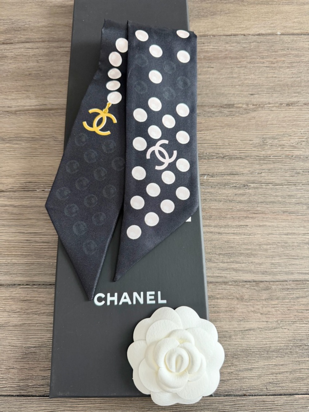 CHANEL Black Silk Polka Dot Twilly with Gold CC Motif - Picture 4 of 6